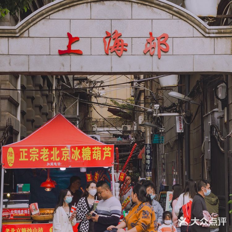 热闹的江汉路步行街背面，一墙之隔的上海村旧址 