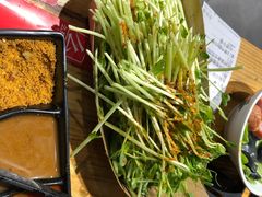 鲜剪嫩豆苗-么肆烤肉·中式自助·烤肉大排档(街道口季佳PAI店)