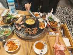 -江南猪肉商会无限续吃(弘大店)