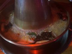 -果松木炭酸菜铜火锅·外婆参鸡汤