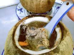 椰子炖乌骨鸡-達揚原味燉品(文明路店)