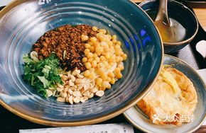 Old Yunyang Pea and Pork Sauce Noodles