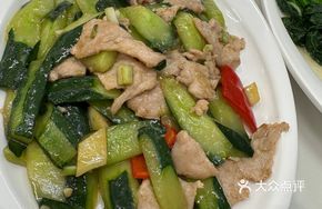 Cucumber Stir-Fried with Pork Slices