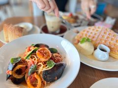 -ROAST coffee & eatery