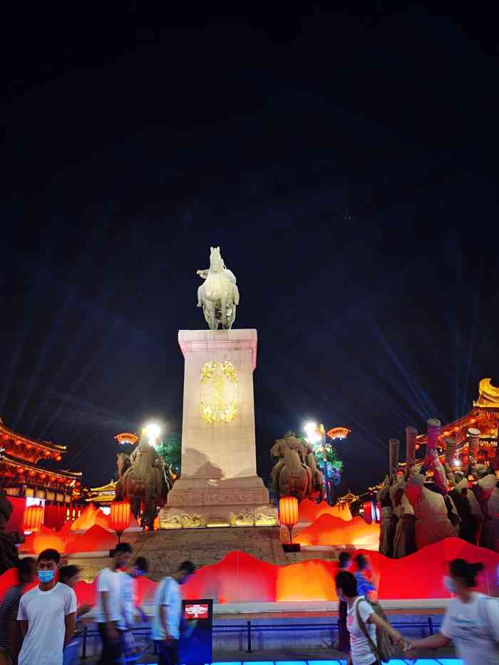 贞观文化广场-"推荐理由:大西安超火的网红旅游景点也是拍.