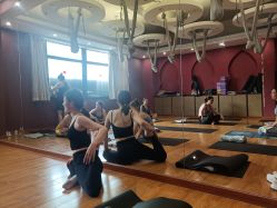 -威思丽高温瑜伽会馆