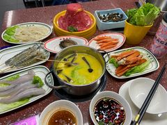 -四囍码头海鲜烧烤自助火锅(外滩南京东路悦荟广场店)