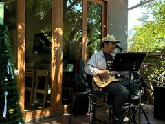 -Chom Cafe and Restaurant