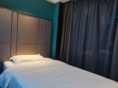 -粤塔x电竞酒店(深圳龙华大浪后浪新天地店)