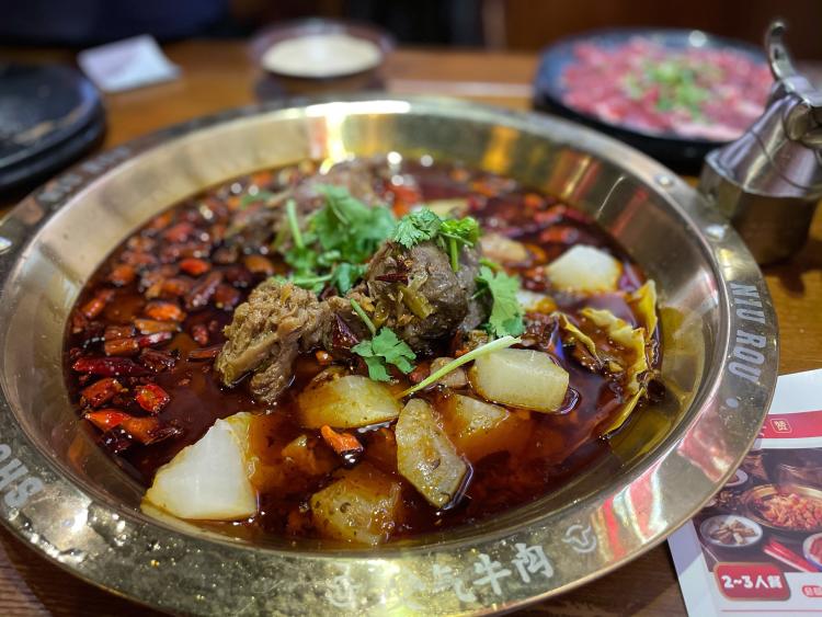 受气牛肉(来福士店)-"重庆很火的耙牛肉火锅店 开了有好几家连锁.