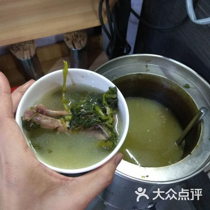 例汤                 健仔猪