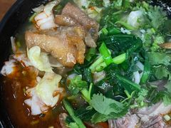 -鸿浩扒猪脚米线