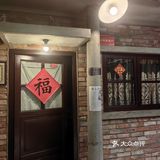 都是丹东80年代的街头旧景，和丹东代表性的企业标牌