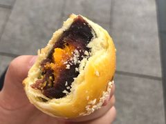 豆沙蛋黄酥-闻酥园(大慈寺店)