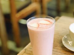 草莓酸奶思慕雪-漫咖啡 (CCPAPK店)