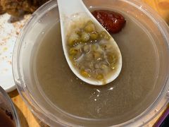 -爆炸头阿姨小四川正宗川味小吃(无任何分店)