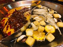 菌菇鸳鸯锅-大龙辣火锅·龙虾·烧烤(湖滨新天地店)