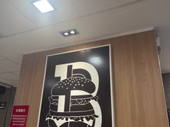 -麦当劳(上海虹桥站30B检票口楼上)
