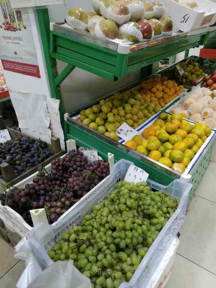 永旺百合水果商店-"小店水果品种多样就是环境一般般,夏天小飞.