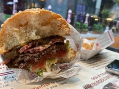 -The Habit Burger Grill 哈比特汉堡(复兴soho店)