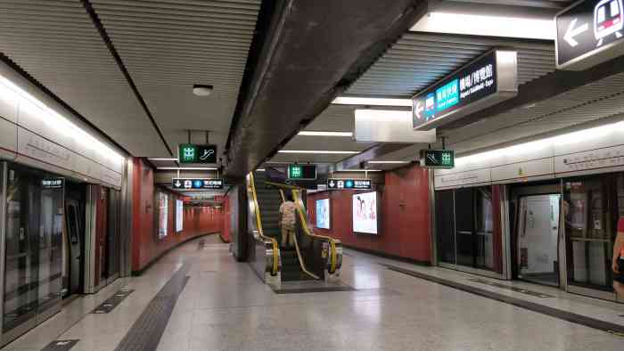 港铁尖沙咀站-"第三次去hk了,非常开心,很喜欢的地方.