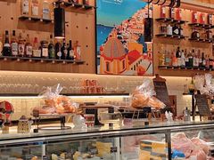 面包甜点陈列柜-IL TEATRO 精品意大利餐厅