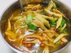 -龙香记桂林米粉(东扬威街11号楼店)