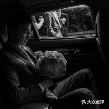 来看看这个公司，对婚礼布置，现场的实景