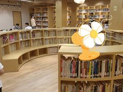 -漕河泾街道图书馆(漕河泾社区文化活动中心店)