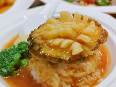 鲍鱼捞饭-小船渔村·大连菜(明泽街店)