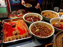 -爆炸头阿姨小四川正宗川味小吃(无任何分店)