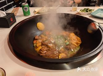 豪迈与醇厚 东北菜以其独特的烹饪方式和丰富的口感而闻