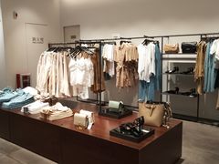 -URBAN REVIVO(高德置地广场·春广场店)