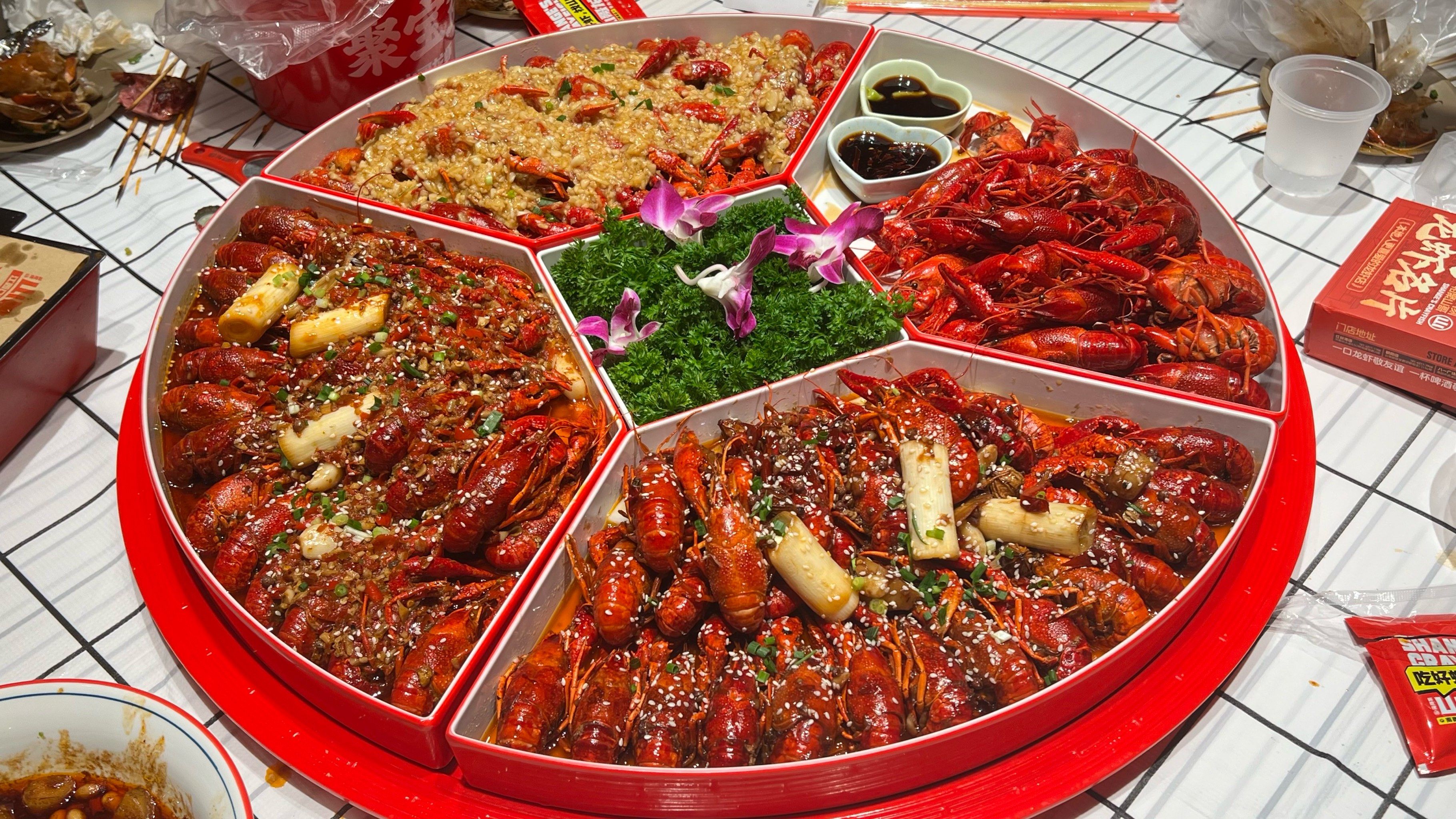 小龙虾拼盘,谁敢来一战?