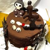 发现有只小可爱在吃巧克力🍫蛋糕