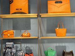 -百年港湾奥特莱斯(香炉礁店)