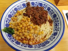 -渝之汇牛肉豌杂面