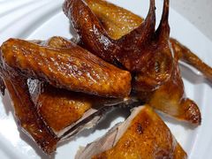 脆皮乳鸽-香港新发烧腊茶餐厅(书城店)