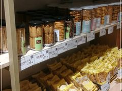 -顶东面包花园·生日蛋糕(世博店)