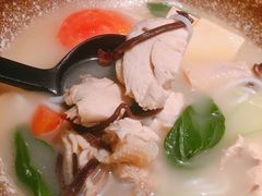 -蒙自源米线大王(东站店)