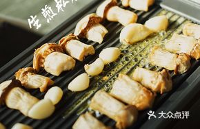 Pan-fried松茸with Pine Nuts