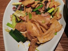 -云海肴·汽锅鸡·云南菜(天山百盛优客店)