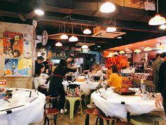 大堂-鲜入围煮花胶鸡海鲜火锅