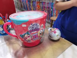 -逝水玩具折扣店