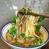 谁能拒绝这样一家生烫牛肉米线小店