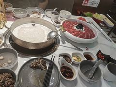 -洪氏嗨捞·广东猪肚鸡·椰子鸡火锅(西咸万象城店)