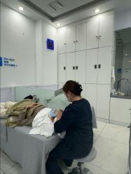 -靓芙泉专研痘痘肌