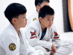 -菠萝格斗巴西柔术训练馆