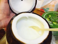 -志龙皇冠吃货椰子铺