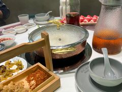 -洪氏嗨捞·广东猪肚鸡·椰子鸡火锅(西咸万象城店)